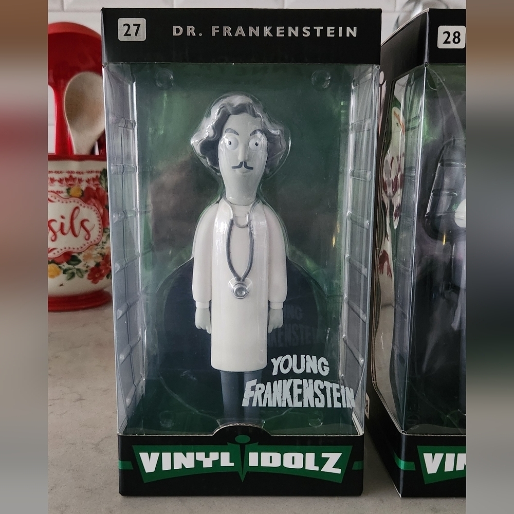 🎬🧟‍♂️Vinyl Idolz Young Frankenstein Figure Set Dr Frankenstein & Monster NWT - Picture 7 of 7